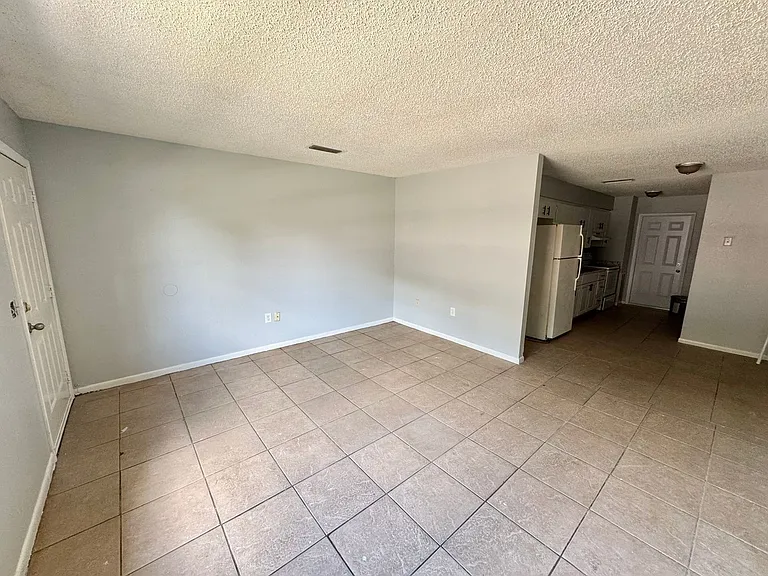 911 N Iowa Ave #2 — Photo 4