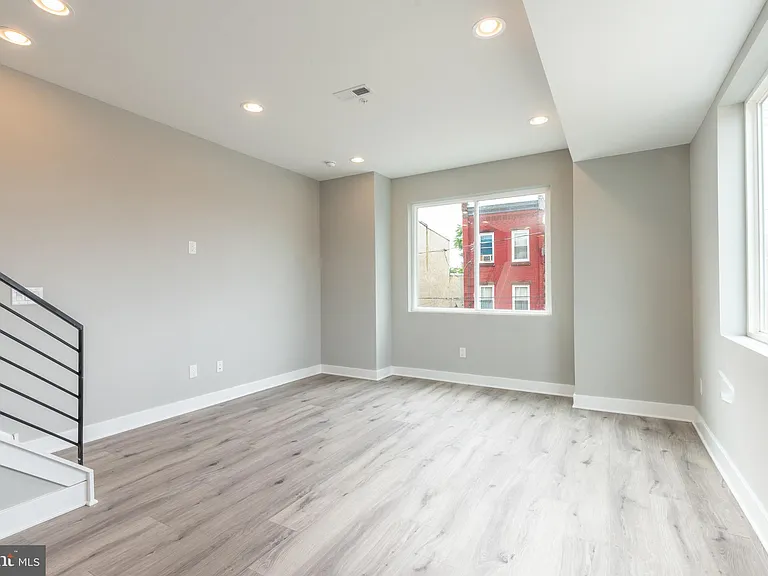 2729 W Glenwood Ave #1 — Photo 6