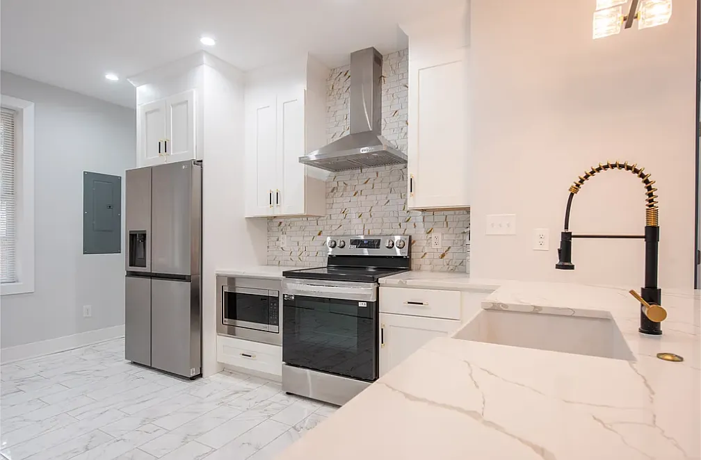 2 bed, 740 sqft, $2,350 — Photo 2