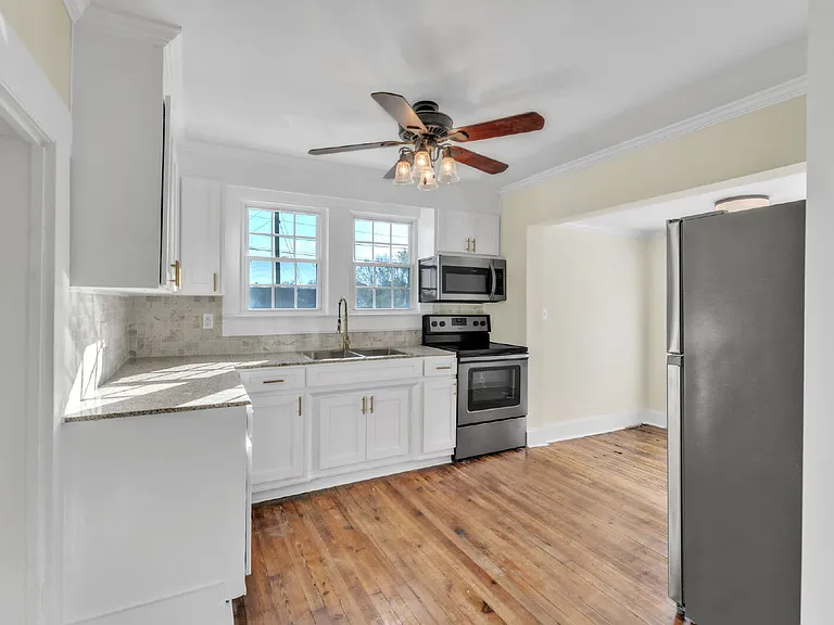 4 Walnut St #A — Photo 8