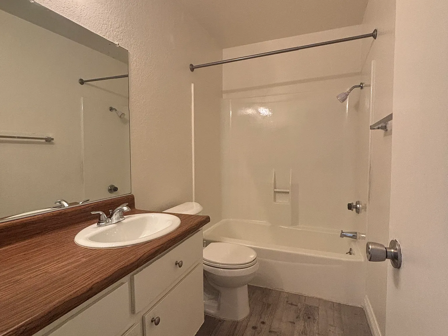 2 bed, 800 sqft, $2,150 — Photo 2