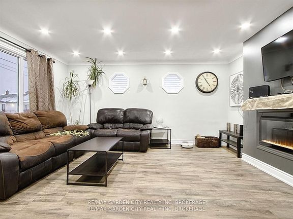 3rd image of 68 Carlton St