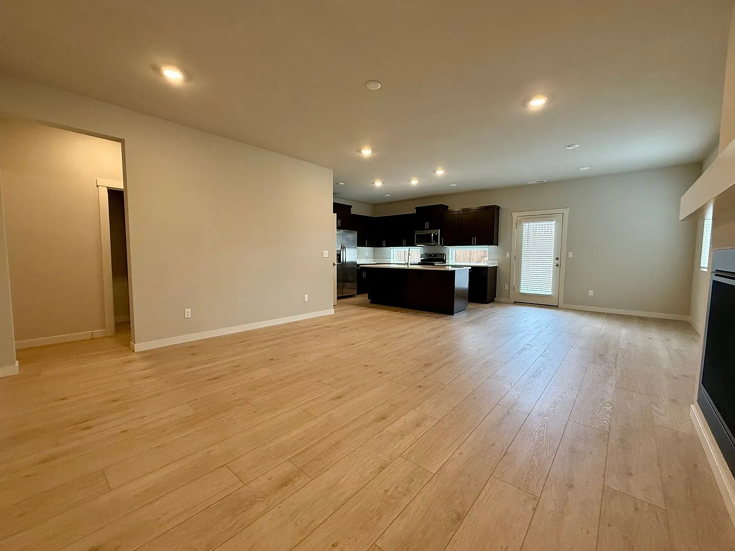 Charming 3 Bed 2.5 Bath Tualatin Home with Fenced Yard & 2-Car Garage! — Photo 4