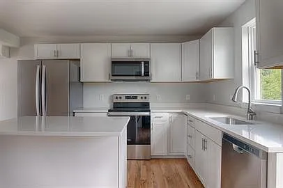 2 Thomas Dr — Photo 3