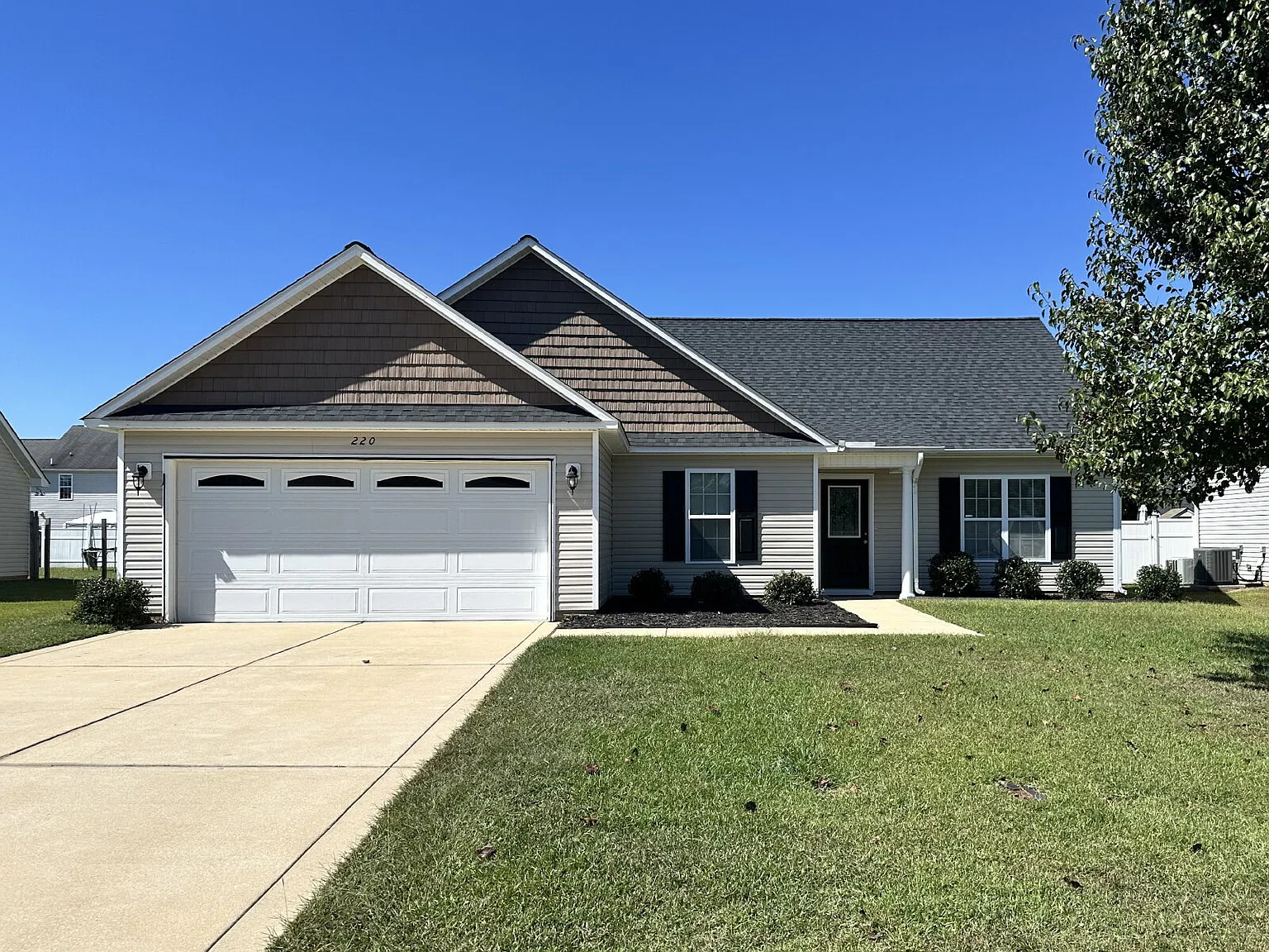 3 bed, 2.0 bath, 1553 sqft, $1,750 — Photo 1