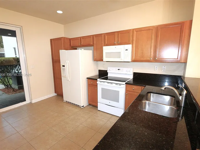9540 SW 169th Pl #9540 — Photo 8