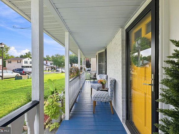 4th image of 58 Upland Ct