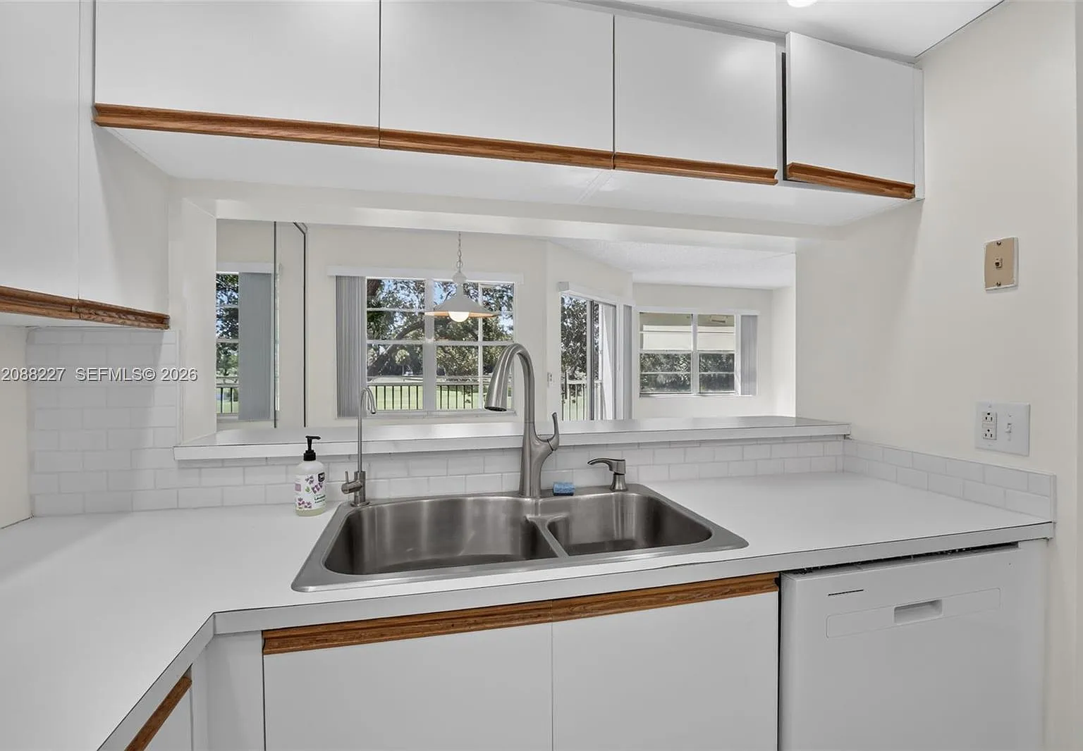 Cambridge At Century Vill — Photo 4