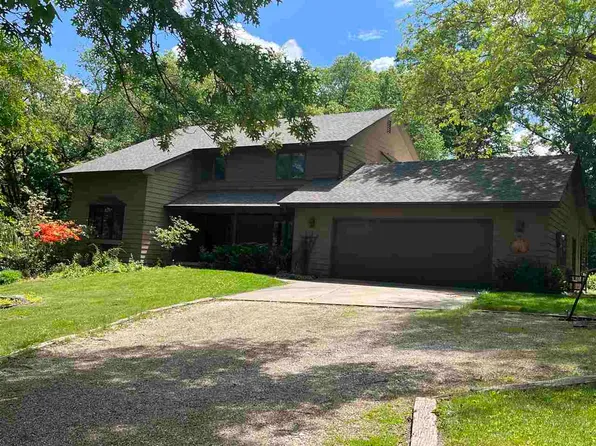 3824 County Down Ln NE, North Liberty, IA 52317