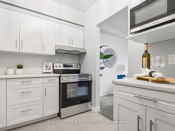 2nd image of 72 Main St E #106
