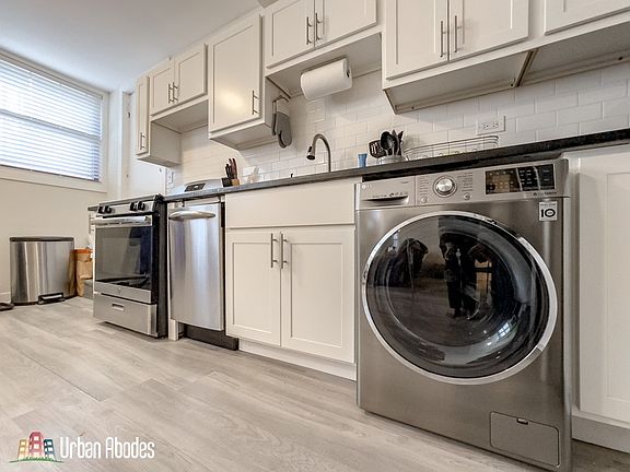 5th image of 732 W Roscoe St