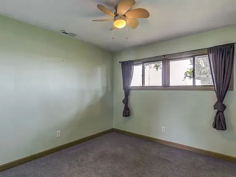 200 E Southwind Rd — Photo 5