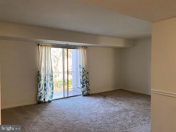 5th image of 98 Leeds Ct W