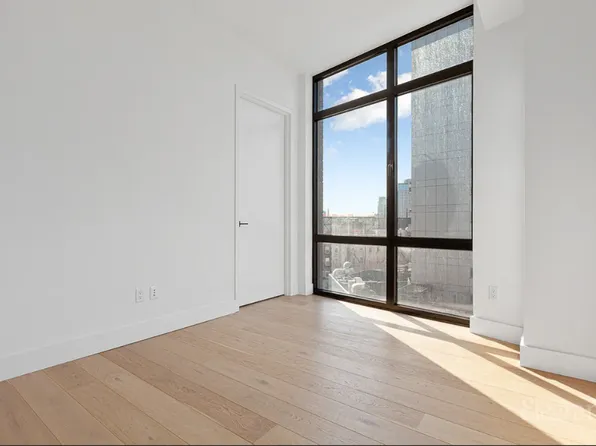 10-64 Jackson Avenue image 5 of 9