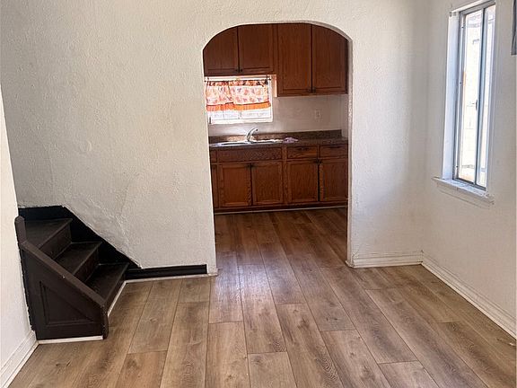 4th image of 2742 Cudahy St