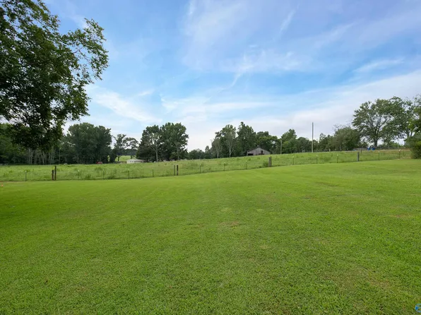 1528 Winkles Rd, Grant, AL 35747