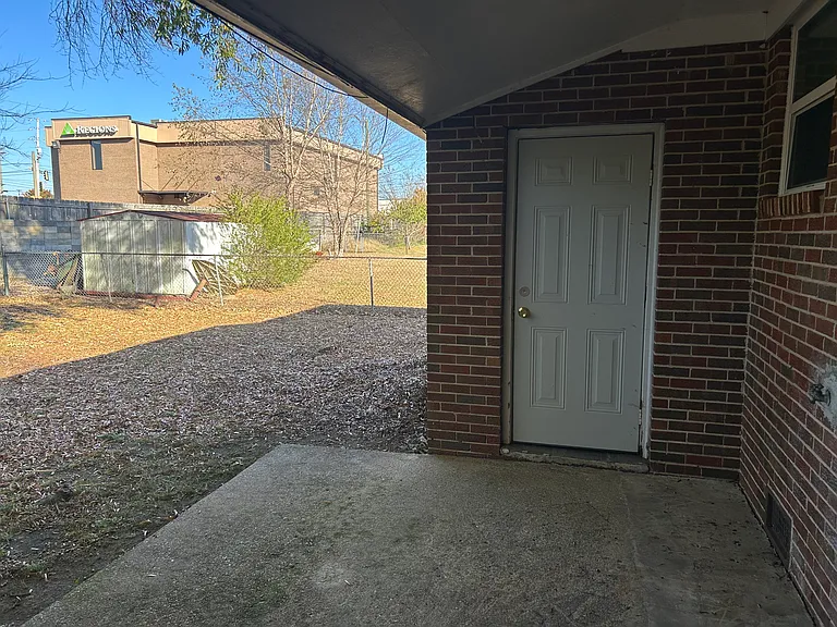 33 Phillips Dr #B — Photo 12