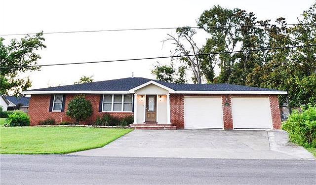 1st image of 2208 Constance Ln