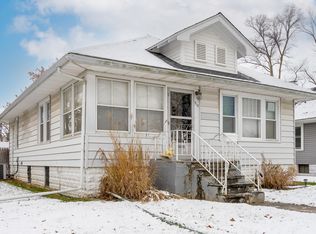 515 E 3rd St, Lockport, IL 60441