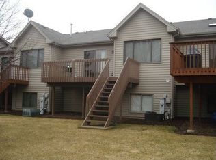 115 Deer Run Ln, Elgin, IL 60120