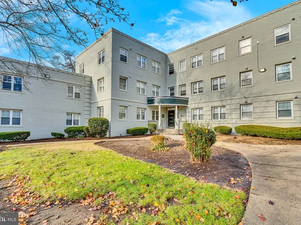 912 Barnaby St SE APT 101, Washington, DC 20032