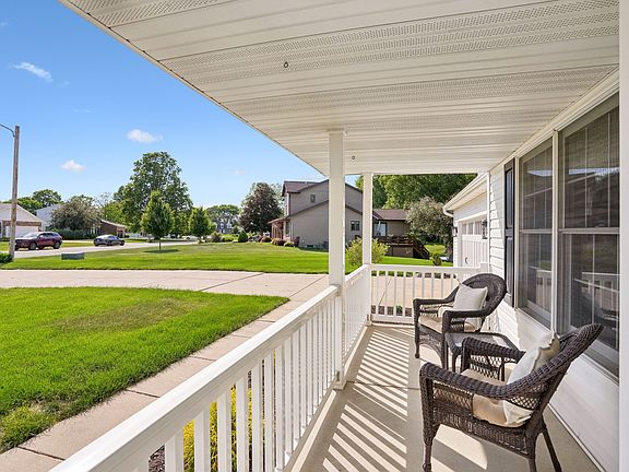 5th image of 71 Hickory Ct