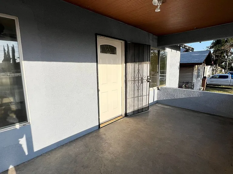 2165 Sepulveda Ave — Photo 2