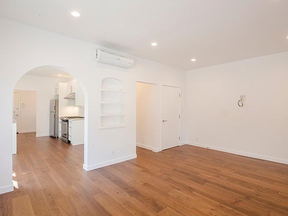 2nd image of 218 Ashland Ave