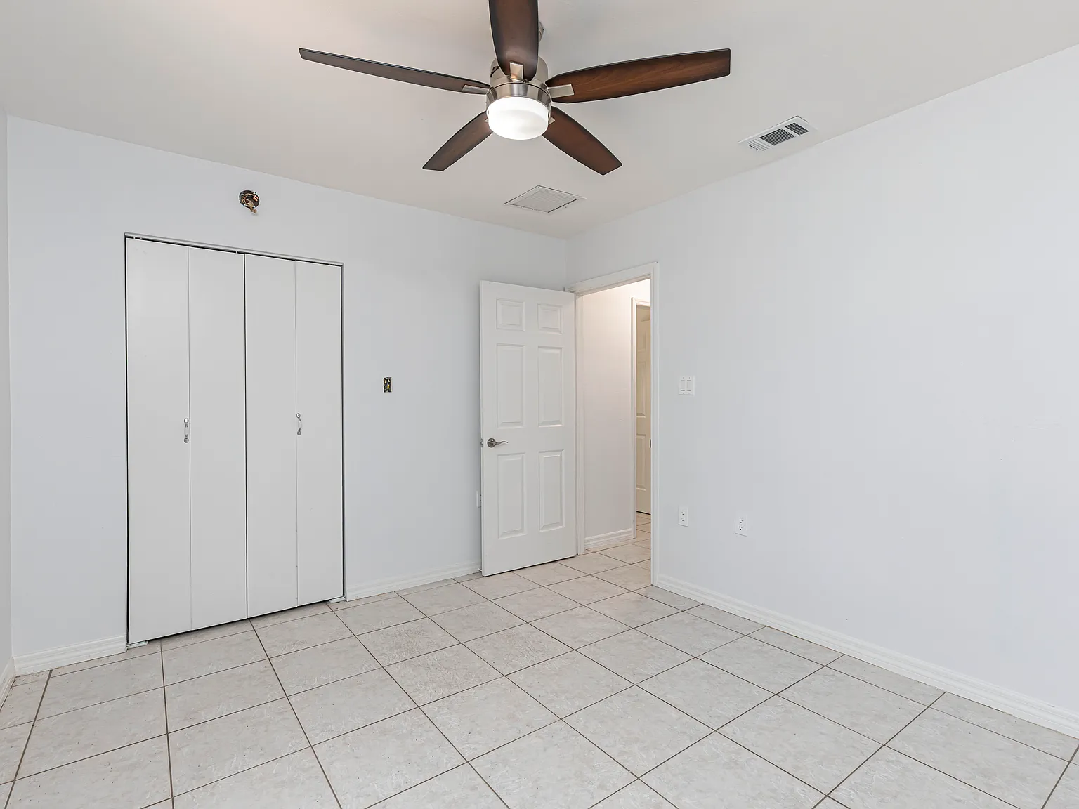 3 bed, 1400 sqft, $3,450 — Photo 3