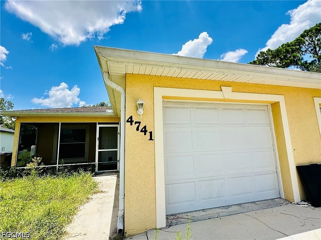 3 bed, 2.0 bath, 2340 sqft, $1,600 — Photo 2