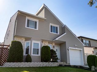 28 Senna Dr, Parlin, NJ 08859