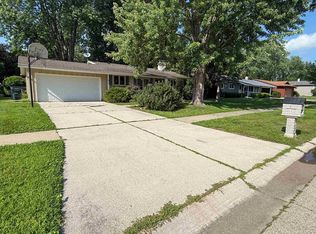 811 Meadowbrook Ln, Fond Du Lac, WI 54935