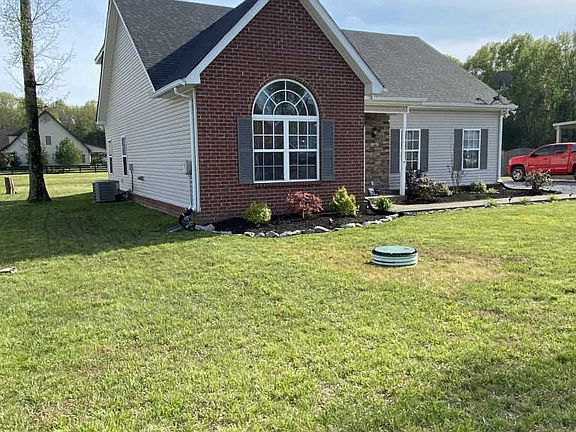 3rd image of 127 Centerrock Dr