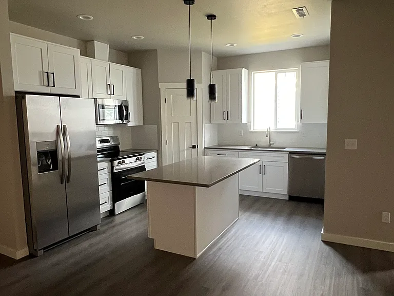 613 Peterson Pl #B — Photo 3