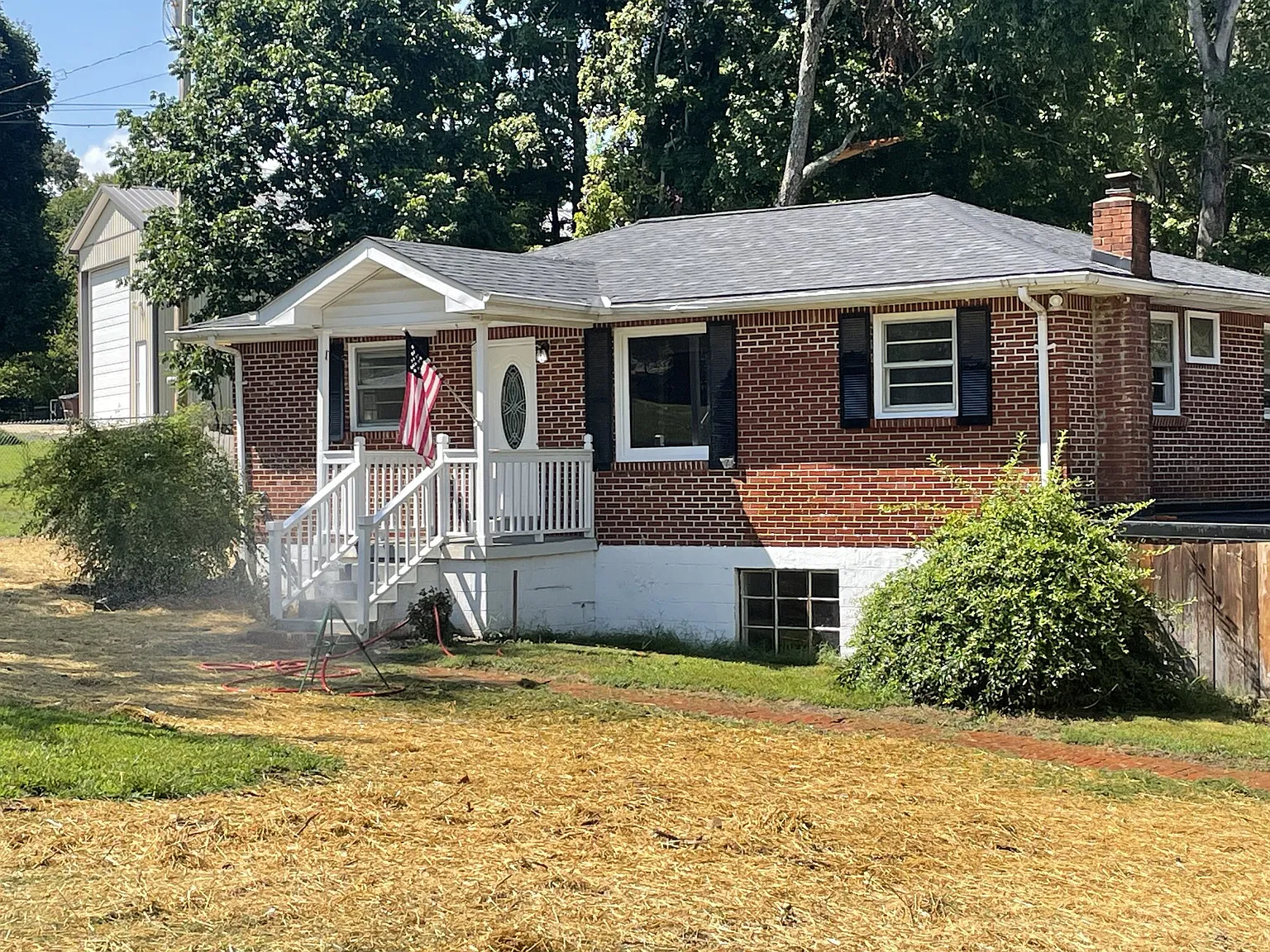3 bed, 1.0 bath, 912 sqft, $1,850 — Photo 1