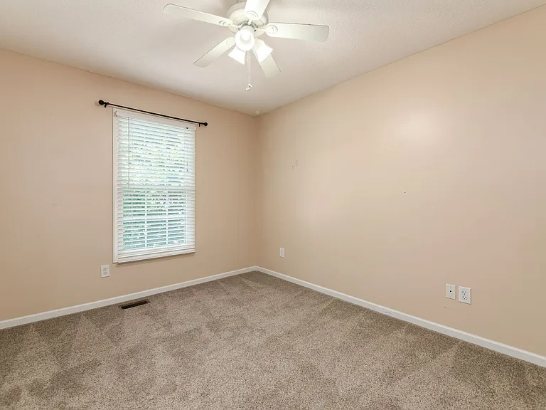 8607 Clover Glade Dr — Photo 29
