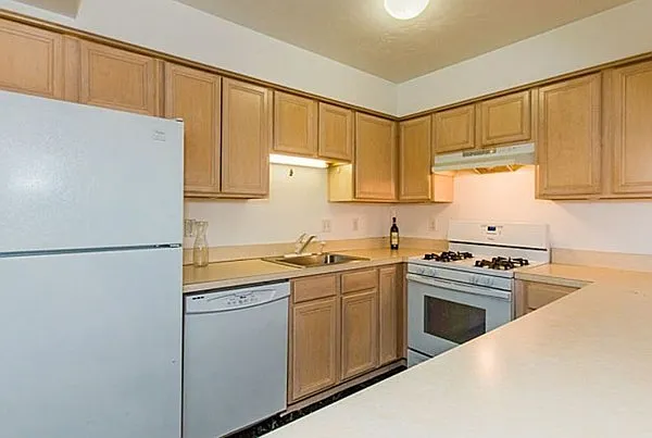 2 bed, 878 sqft, $2,850 — Photo 2