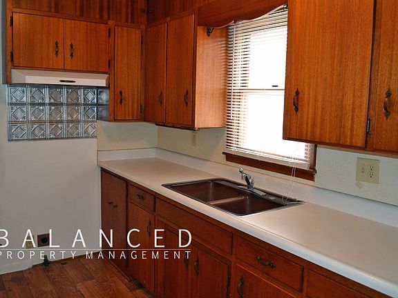 4830-4Indian-Creek-kitchen1