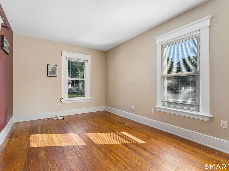 304 Fairview Ave — Photo 3