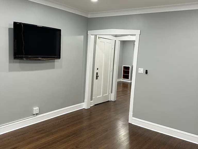 1712 N Nagle Ave #1 — Photo 7