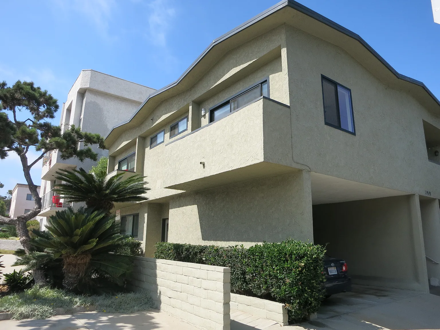 2 bed, $3,300 — Photo 1