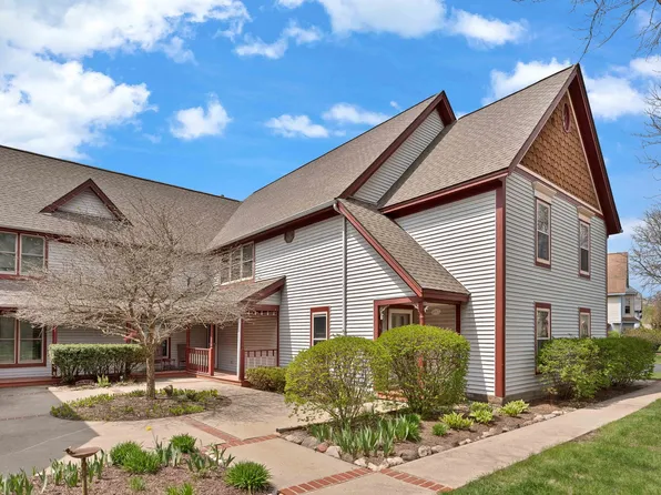 887 Victoria Dr #887, Woodstock, IL 60098