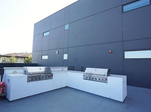 2nd image of 2585 El Camino Real #40K