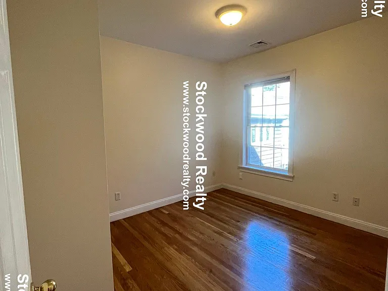 16-2 Gates St — Photo 10