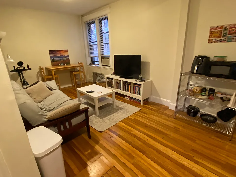 58 Queensberry St #8