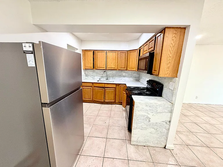 5730 NW 27th Ct — Photo 7