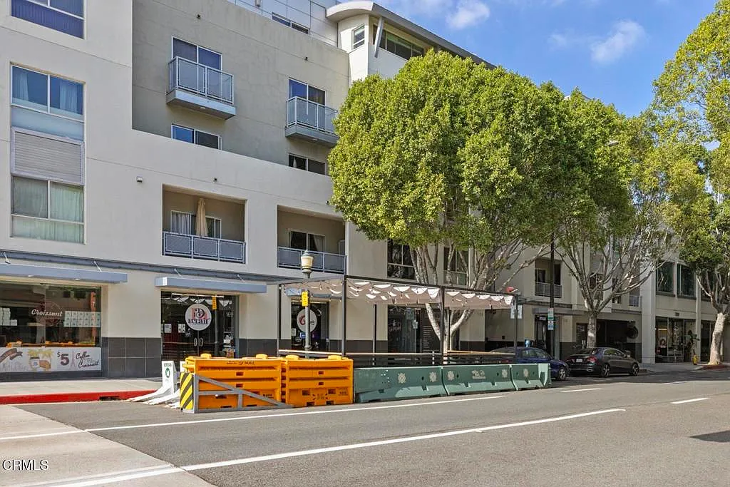 1 bed, 1.0 bath, 910 sqft, $2,700 — Photo 3