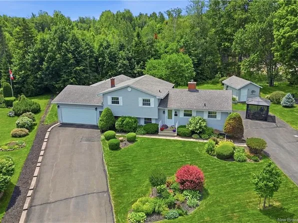 102 Anderson St, Fredericton, NB E3B 7E1