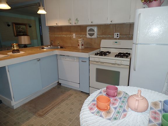5th image of 125 Jeffrey Cir