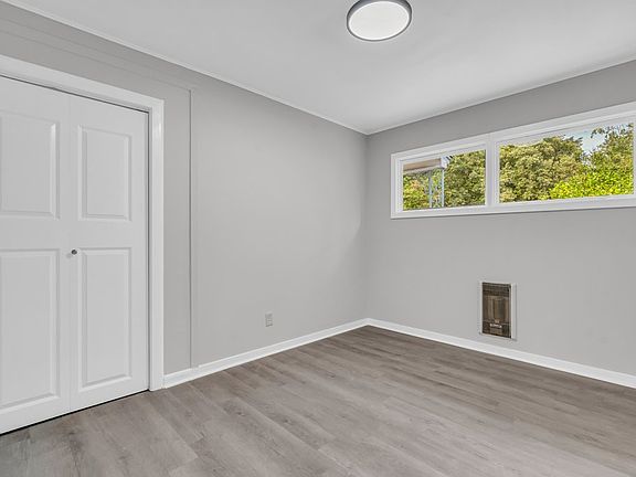 2nd image of 131 Poplar St